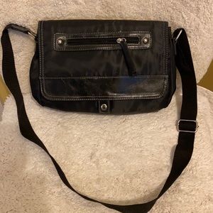 Easy Spirit adjustable shoulder strap bag